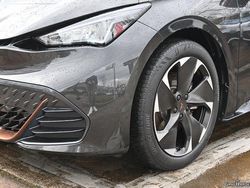 Grau Gebraucht 2023 Cupra Born Kleinwagen | 26.450 € (Fairer Preis)