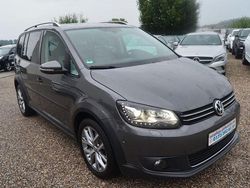 Grau Gebraucht 2015 VW Touran Cross Van / Kleinbus | 9.600 € (Fairer Preis)
