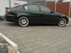 Schwarz Gebraucht 2008 BMW 320 Limousine | 10.900 €