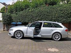 Grau Gebraucht 2009 Audi A4 S-Line Limousine | 5.600 €