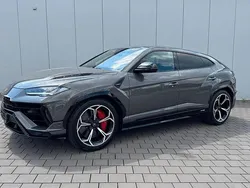 Grau Gebraucht 2023 Lamborghini Urus SUV | 249.000 €