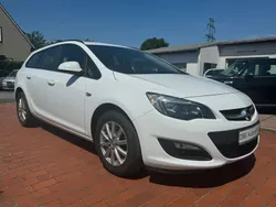 Weiß Gebraucht 2016 Opel Astra Selection Kombi | 5.000 € (Guter Preis)