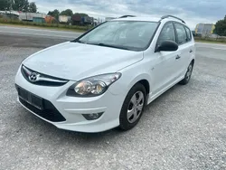 Weiß Gebraucht 2011 Hyundai i30 Kombi | 2.450 €