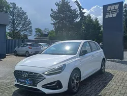 Weiß Gebraucht 2021 Hyundai i30 Intro Edition Limousine | 20.500 € (Fairer Preis)