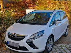 Weiß Gebraucht 2012 Opel Zafira Tourer Van / Kleinbus | 4.600 € (Etwas zu teuer)