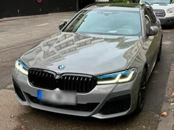 Grau Gebraucht 2021 BMW 520 M Sport Kombi | 32.800 €