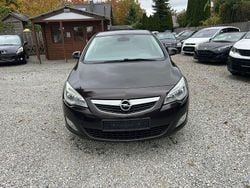 Braun Gebraucht 2012 Opel Astra Design Edition Limousine | 2.999 € (Superpreis)