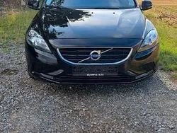 Schwarz Gebraucht 2018 Volvo V40 Kinetic Kombi | 15.000 € (Fairer Preis)
