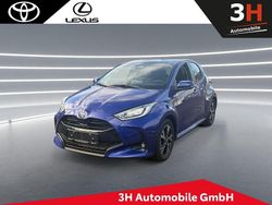 Blau Neu 2025 Toyota Yaris Hybrid Limousine | 27.490 € (Etwas zu teuer)