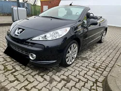 Schwarz Gebraucht 2008 Peugeot 207 CC Roland Garros Cabrio | 2.298 € (Teuer)