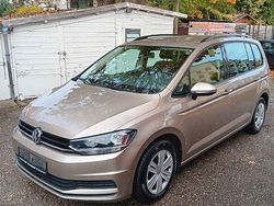 Beige Gebraucht 2017 VW Touran Trendline Van / Kleinbus | 11.750 € (Fairer Preis)