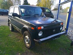 Grün Gebraucht 2013 Lada niva SUV | 5.900 € (Fairer Preis)