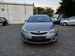 Silber Gebraucht 2011 Opel Astra Design Edition Coupé | 2.000 € (Superpreis)