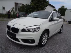 Weiß Gebraucht 2014 BMW 218 Active Tourer Basis Van / Kleinbus | 7.300 € (Guter Preis)