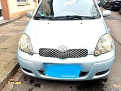 Blau Gebraucht 2004 Toyota Yaris Kleinwagen | 1.800 € (Guter Preis)