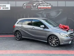 Grau Gebraucht 2012 Mercedes B180 Van / Kleinbus | 9.800 € (Fairer Preis)