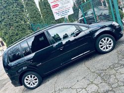 Schwarz Gebraucht 2010 VW Touran Freestyle Van / Kleinbus | 2.999 € (Teuer)