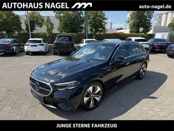 Obsidianschwarz (metallic) Gebraucht 2024 Mercedes E300 Avantgarde Kombi | 52.900 € (Guter Preis)
