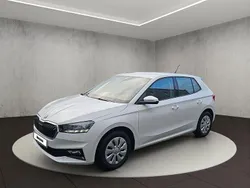 Candyweiß Gebraucht 2024 Skoda Fabia Essence Limousine | 16.700 € (Guter Preis)