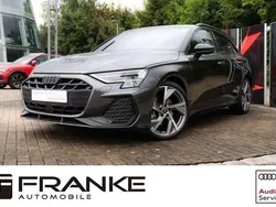 Grau Gebraucht 2024 Audi A3 Sportback S-Line Limousine | 38.900 € (Fairer Preis)