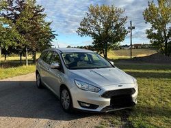 Silber Gebraucht 2015 Ford Focus Trend Limousine | 6.800 € (Fairer Preis)