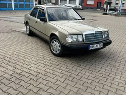 Beige Gebraucht 1989 Mercedes 200 Limousine | 4.000 €