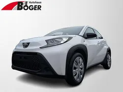 Super white 2 Gebraucht 2025 Toyota Aygo Business Edition Kleinwagen | 18.230 € (Etwas zu teuer)
