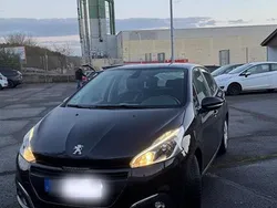 Schwarz Gebraucht 2017 Peugeot 208 Kleinwagen | 6.500 € (Fairer Preis)