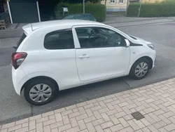 Weiß Gebraucht 2017 Peugeot 108 Style Kleinwagen | 5.200 € (Fairer Preis)