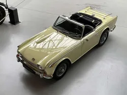 Gelb Gebraucht 1967 Triumph TR 250 Cabrio | 59.800 €