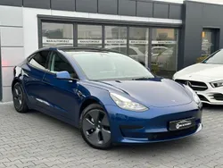 Blau Gebraucht 2022 Tesla Model 3 Standard Range Plus Limousine | 26.890 € (Fairer Preis)