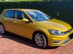 Gelb Gebraucht 2018 VW Golf VII Comfortline Limousine | 14.200 € (Fairer Preis)
