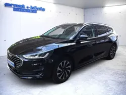 Schwarz Gebraucht 2024 Ford Focus Titanium Limousine | 28.880 € (Fairer Preis)