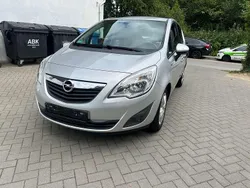 Silber Gebraucht 2011 Opel Meriva Design Edition Van / Kleinbus | 4.899 € (Guter Preis)