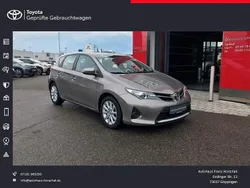 Avantgarde bronze metallic Gebraucht 2014 Toyota Auris Cool Limousine | 9.390 € (Fairer Preis)