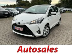 Weiß Gebraucht 2020 Toyota Yaris Hybrid Limousine | 11.071 € (Superpreis)