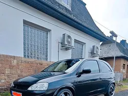 Schwarz Gebraucht 2002 Opel Corsa Kleinwagen | 2.000 €