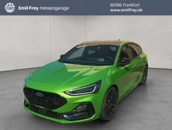 Grün Neu 2024 Ford Focus ST Limousine | 35.950 € (Superpreis)