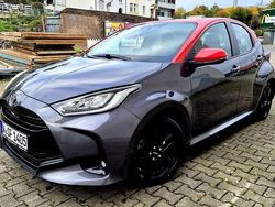 Grau Gebraucht 2022 Toyota Yaris Hybrid Limousine | 15.450 € (Guter Preis)