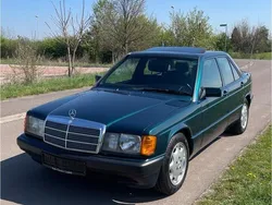 Grün Gebraucht 1993 Mercedes 190 Avantgarde Limousine | 23.990 €