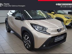 Gingerbeige / dach schwarz Gebraucht 2024 Toyota Aygo Team Kleinwagen | 18.540 € (Fairer Preis)