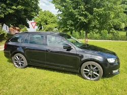 Schwarz Gebraucht 2016 Skoda Octavia Joy Kombi | 10.700 € (Fairer Preis)