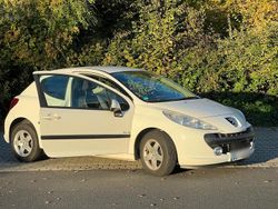 Weiß Gebraucht 2009 Peugeot 207 Kleinwagen | 2.200 € (Fairer Preis)