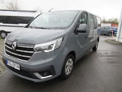Grau Gebraucht 2024 Renault Trafic Life Van | 46.790 € (Teuer)