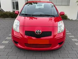 Rot Gebraucht 2006 Toyota Yaris Executive Limousine | 3.800 € (Teuer)