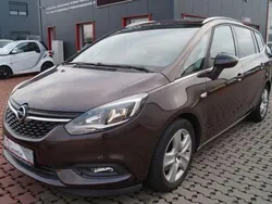 Braun Gebraucht 2016 Opel Zafira Innovation Van / Kleinbus | 11.990 € (Fairer Preis)