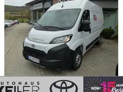 Weiß Gebraucht 2024 Toyota Proace Van | 31.980 €