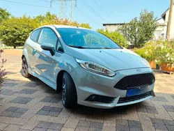 Grau Gebraucht 2016 Ford Fiesta ST200 Kleinwagen | 14.200 €