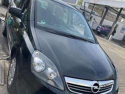 Schwarz Gebraucht 2012 Opel Zafira Van / Kleinbus | 3.000 €