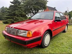 Rot Gebraucht 1991 Volvo 460 Limousine | 2.290 €